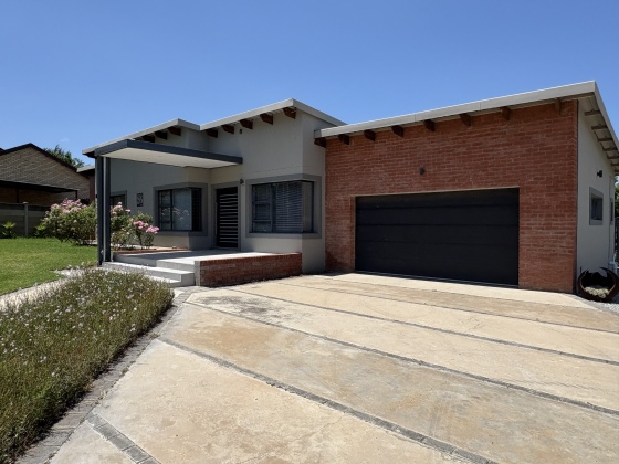 Kroonstad, 3 Bedrooms Bedrooms, ,2 BathroomsBathrooms,House,For Sale,1493