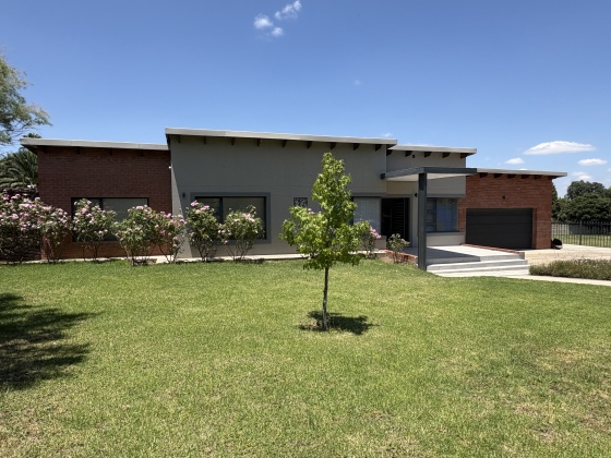 Kroonstad, 3 Bedrooms Bedrooms, ,2 BathroomsBathrooms,House,For Sale,1493