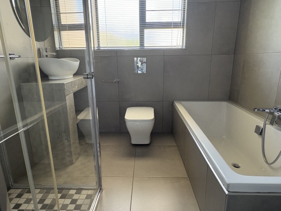 Kroonstad, 3 Bedrooms Bedrooms, ,2 BathroomsBathrooms,House,For Sale,1493
