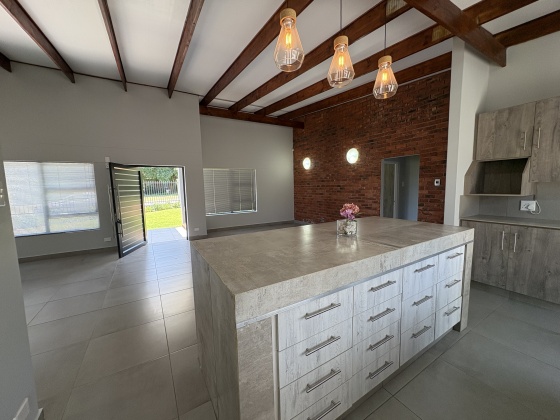 Kroonstad, 3 Bedrooms Bedrooms, ,2 BathroomsBathrooms,House,For Sale,1493