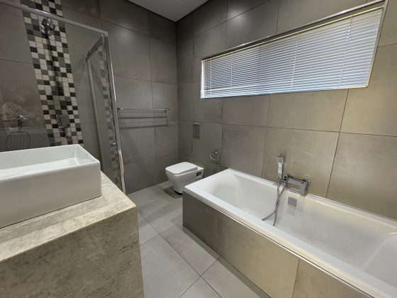 Kroonstad, 3 Bedrooms Bedrooms, ,2 BathroomsBathrooms,House,For Sale,1493