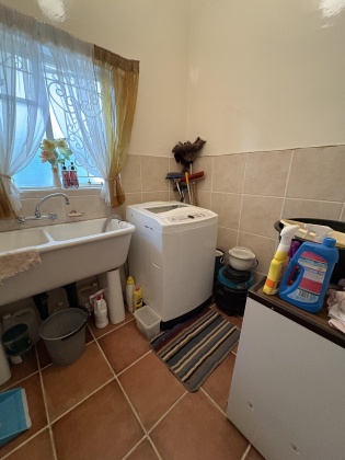 Kroonstad, 4 Bedrooms Bedrooms, ,2 BathroomsBathrooms,House,For Sale,1494