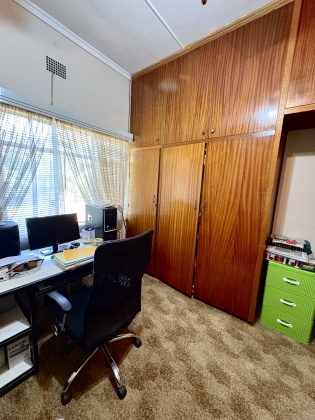 Kroonstad, 4 Bedrooms Bedrooms, ,2 BathroomsBathrooms,House,For Sale,1494
