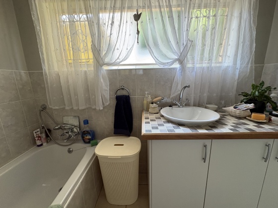 Kroonstad, 4 Bedrooms Bedrooms, ,2 BathroomsBathrooms,House,For Sale,1494