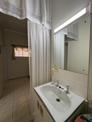 Kroonstad, 4 Bedrooms Bedrooms, ,2 BathroomsBathrooms,House,For Sale,1494