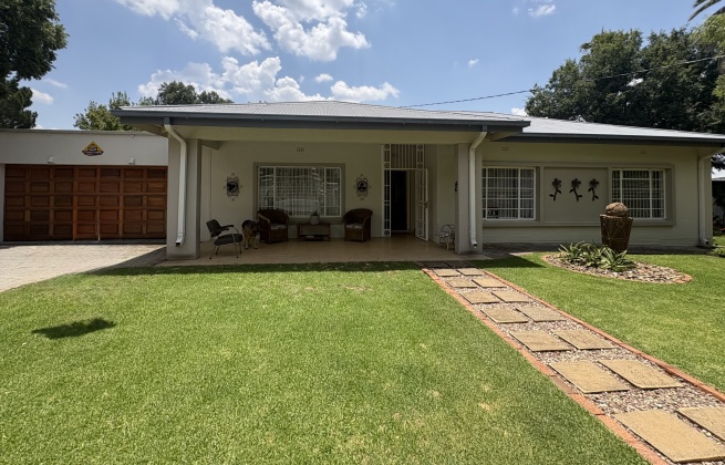 Kroonstad, 3 Bedrooms Bedrooms, ,2 BathroomsBathrooms,House,For Sale,1496