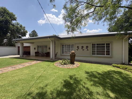 Kroonstad, 3 Bedrooms Bedrooms, ,2 BathroomsBathrooms,House,For Sale,1496
