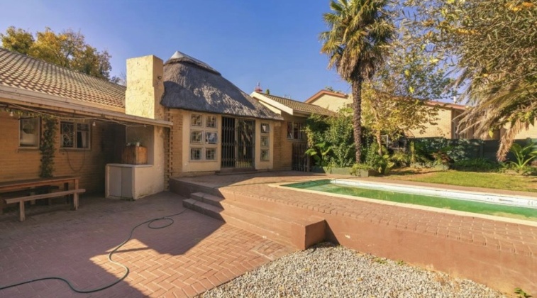 Kroonstad, 4 Bedrooms Bedrooms, ,2 BathroomsBathrooms,House,For Sale,1498