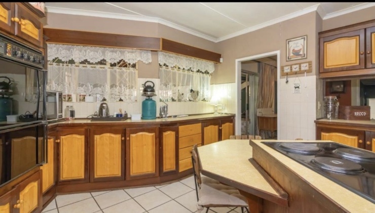 Kroonstad, 4 Bedrooms Bedrooms, ,2 BathroomsBathrooms,House,For Sale,1498
