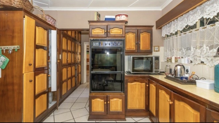 Kroonstad, 4 Bedrooms Bedrooms, ,2 BathroomsBathrooms,House,For Sale,1498