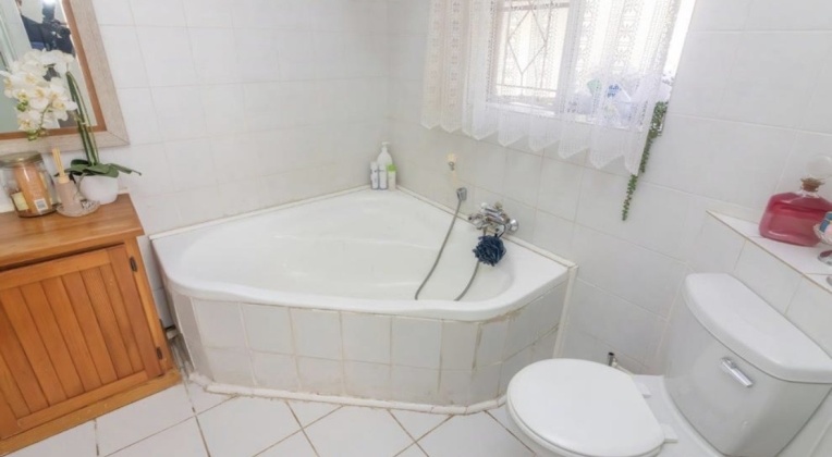 Kroonstad, 4 Bedrooms Bedrooms, ,2 BathroomsBathrooms,House,For Sale,1498