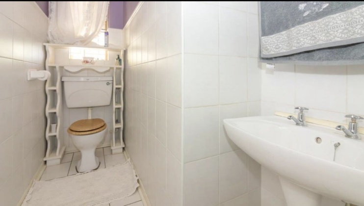 Kroonstad, 4 Bedrooms Bedrooms, ,2 BathroomsBathrooms,House,For Sale,1498