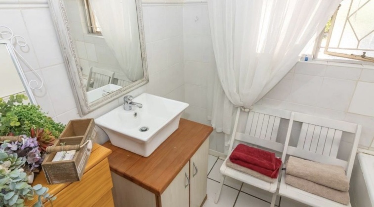Kroonstad, 4 Bedrooms Bedrooms, ,2 BathroomsBathrooms,House,For Sale,1498