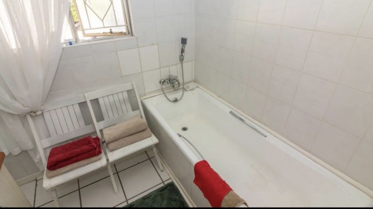 Kroonstad, 4 Bedrooms Bedrooms, ,2 BathroomsBathrooms,House,For Sale,1498