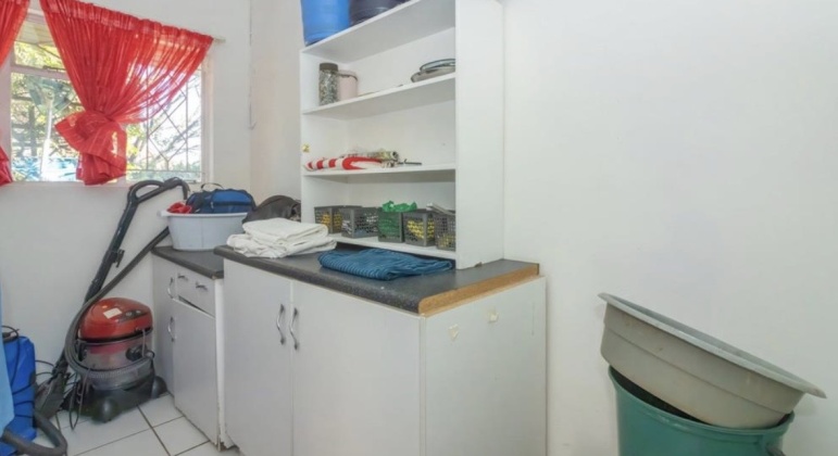 Kroonstad, 4 Bedrooms Bedrooms, ,2 BathroomsBathrooms,House,For Sale,1498