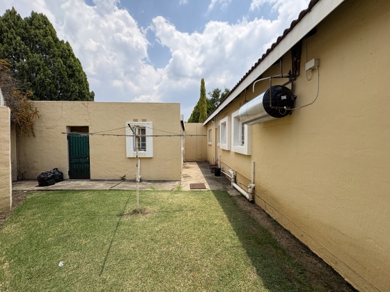 3 Bedrooms Bedrooms, 0 ,2 BathroomsBathrooms,Townhouse,For Sale,0,1500