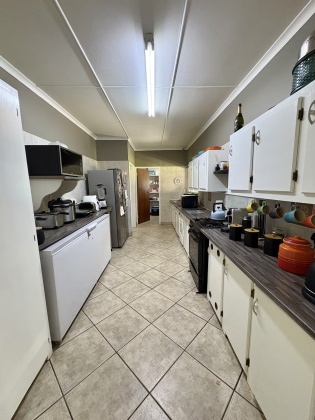 5 Bedrooms Bedrooms, 0 ,4 BathroomsBathrooms,House,For Sale,0,1510