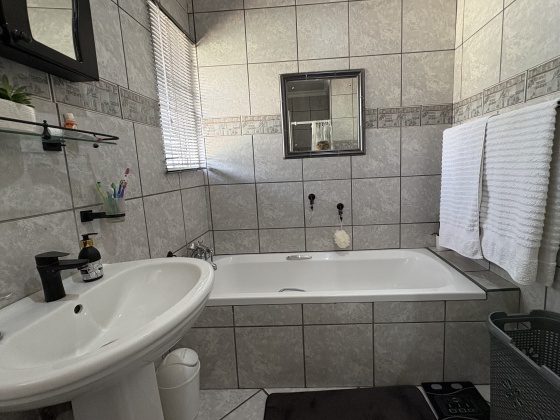 5 Bedrooms Bedrooms, 0 ,4 BathroomsBathrooms,House,For Sale,0,1510