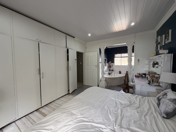 5 Bedrooms Bedrooms, 0 ,4 BathroomsBathrooms,House,For Sale,0,1510