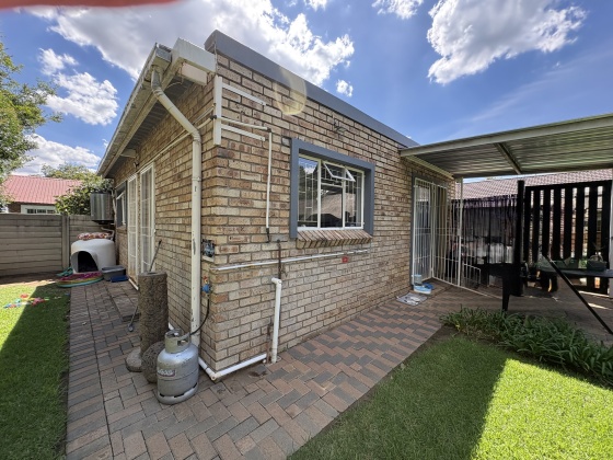 5 Bedrooms Bedrooms, 0 ,4 BathroomsBathrooms,House,For Sale,0,1510