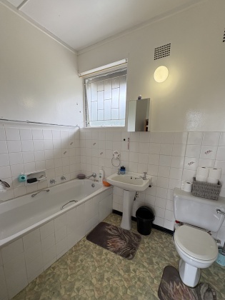 Kroonstad, 4 Bedrooms Bedrooms, 0 ,2 BathroomsBathrooms,House,For Sale,0,1517