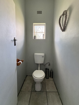 Kroonstad, 3 Bedrooms Bedrooms, 0 ,1 BathroomBathrooms,House,For Sale,0,1519