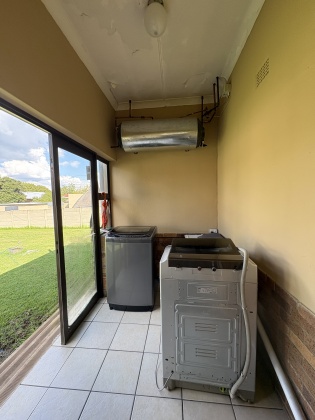 Kroonstad, 3 Bedrooms Bedrooms, 0 ,1 BathroomBathrooms,House,For Sale,0,1519