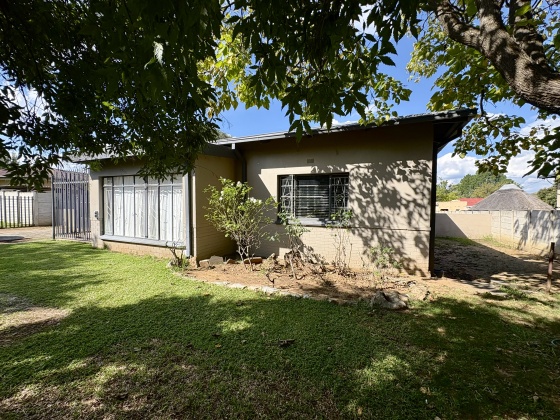 Kroonstad, 3 Bedrooms Bedrooms, 0 ,1 BathroomBathrooms,House,For Sale,0,1519