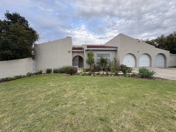 Kroonstad, 4 Bedrooms Bedrooms, 0 ,2 BathroomsBathrooms,House,For Sale,0,1522