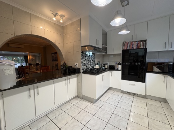 Kroonstad, 4 Bedrooms Bedrooms, 0 ,2 BathroomsBathrooms,House,For Sale,0,1522