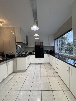 Kroonstad, 4 Bedrooms Bedrooms, 0 ,2 BathroomsBathrooms,House,For Sale,0,1522