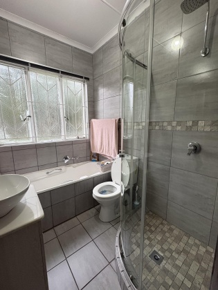 Kroonstad, 4 Bedrooms Bedrooms, 0 ,2 BathroomsBathrooms,House,For Sale,0,1522