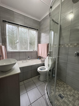 Kroonstad, 4 Bedrooms Bedrooms, 0 ,2 BathroomsBathrooms,House,For Sale,0,1522