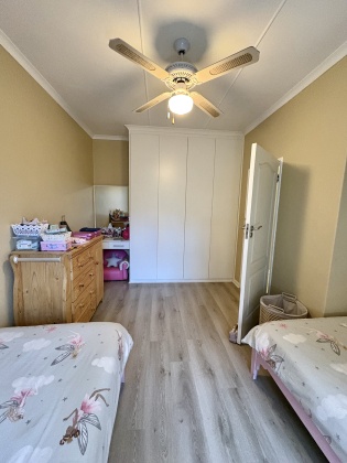 Kroonstad, 4 Bedrooms Bedrooms, 0 ,2 BathroomsBathrooms,House,For Sale,0,1522
