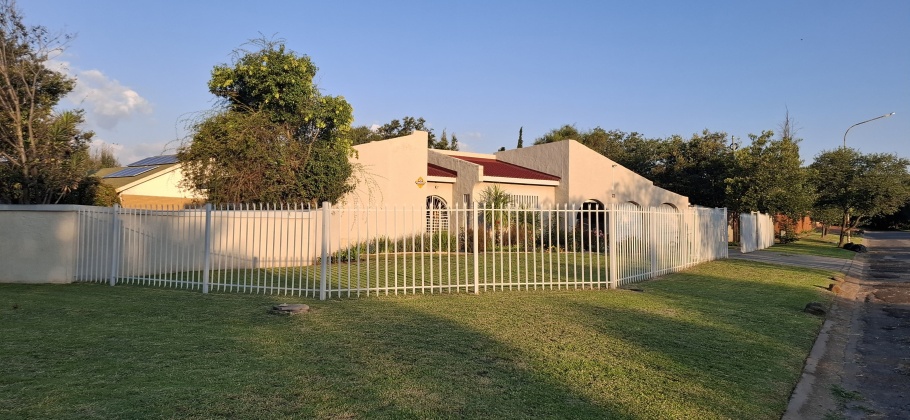 Kroonstad, 4 Bedrooms Bedrooms, 0 ,2 BathroomsBathrooms,House,For Sale,0,1522