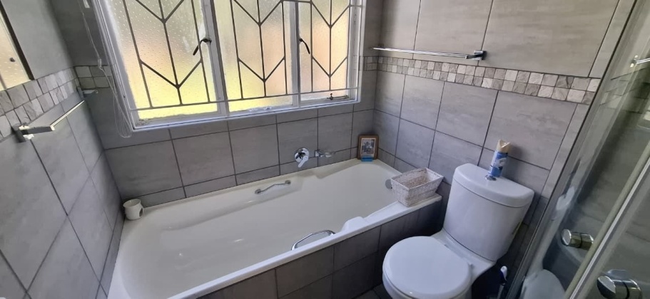 Kroonstad, 4 Bedrooms Bedrooms, 0 ,2 BathroomsBathrooms,House,For Sale,0,1522