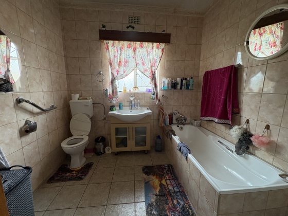 Kroonstad, 4 Bedrooms Bedrooms, 0 ,2 BathroomsBathrooms,House,For Sale,0,1524