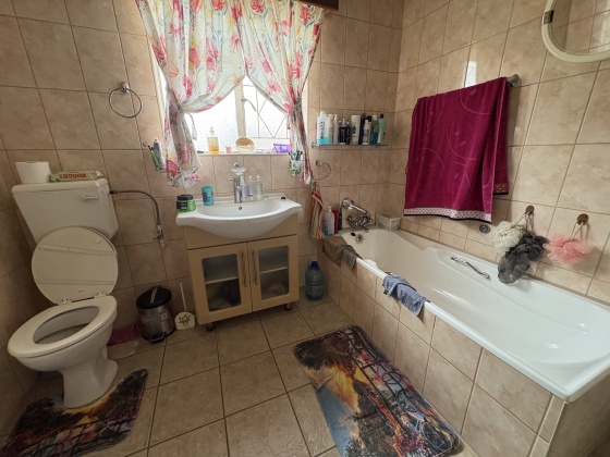 Kroonstad, 4 Bedrooms Bedrooms, 0 ,2 BathroomsBathrooms,House,For Sale,0,1524