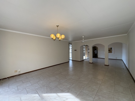 Kroonstad, 3 Bedrooms Bedrooms, 0 ,2 BathroomsBathrooms,Townhouse,For Sale,0,1526