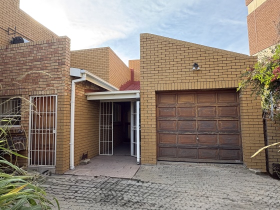 Kroonstad, 3 Bedrooms Bedrooms, 0 ,2 BathroomsBathrooms,Townhouse,For Sale,0,1526