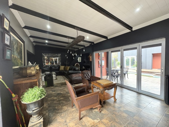 Kroonstad, 6 Bedrooms Bedrooms, 0 ,4 BathroomsBathrooms,House,For Sale,0,1527
