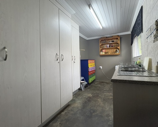 Kroonstad, 6 Bedrooms Bedrooms, 0 ,4 BathroomsBathrooms,House,For Sale,0,1527