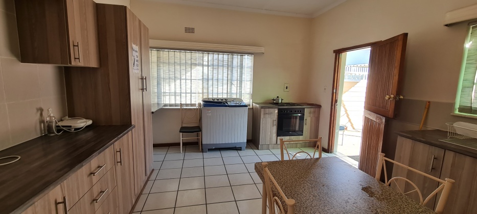 Kroonstad, 4 Bedrooms Bedrooms, 0 ,2 BathroomsBathrooms,House,For Rent,0,1528