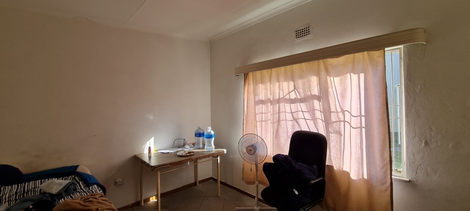 Kroonstad, 4 Bedrooms Bedrooms, 0 ,2 BathroomsBathrooms,House,For Rent,0,1528