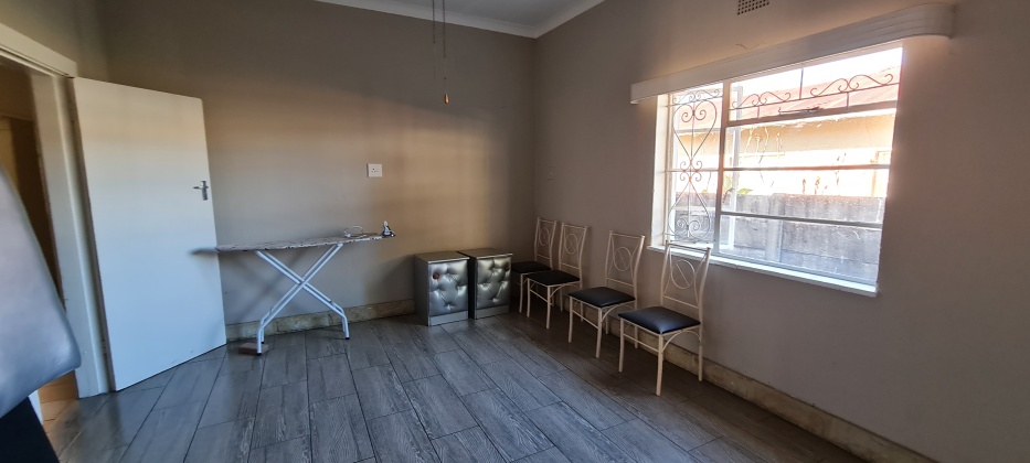 Kroonstad, 4 Bedrooms Bedrooms, 0 ,2 BathroomsBathrooms,House,For Rent,0,1528