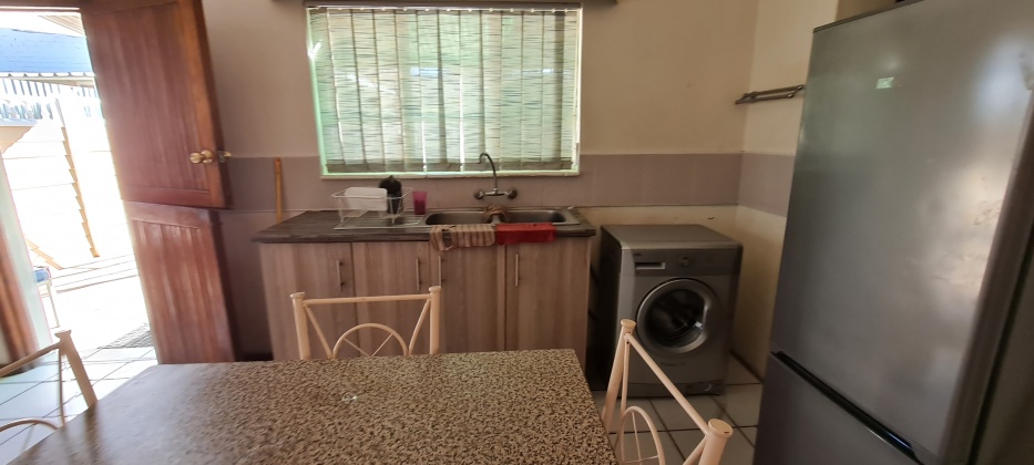 Kroonstad, 4 Bedrooms Bedrooms, 0 ,2 BathroomsBathrooms,House,For Rent,0,1528