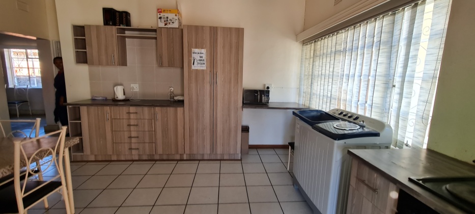Kroonstad, 4 Bedrooms Bedrooms, 0 ,2 BathroomsBathrooms,House,For Rent,0,1528