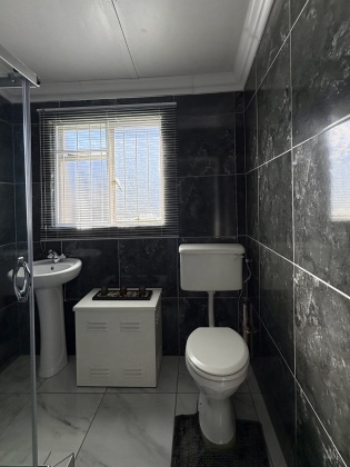 Kroonstad, 3 Bedrooms Bedrooms, 0 ,3 BathroomsBathrooms,House,For Sale,0,1535