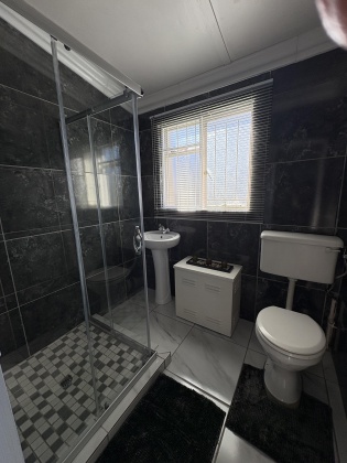 Kroonstad, 3 Bedrooms Bedrooms, 0 ,3 BathroomsBathrooms,House,For Sale,0,1535