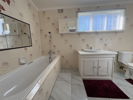 Kroonstad, 3 Bedrooms Bedrooms, 0 ,3 BathroomsBathrooms,House,For Sale,0,1535